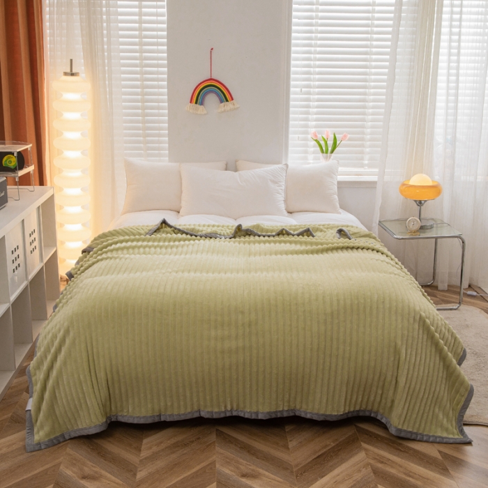 91家纺网 家纺一手货源 找家纺 卡琪曼 2023新款魔法绒毯子毛毯盖毯 奶油绿