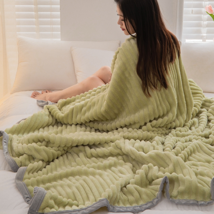 91家纺网 家纺一手货源 找家纺 卡琪曼 2023新款魔法绒毯子毛毯盖毯 奶油绿