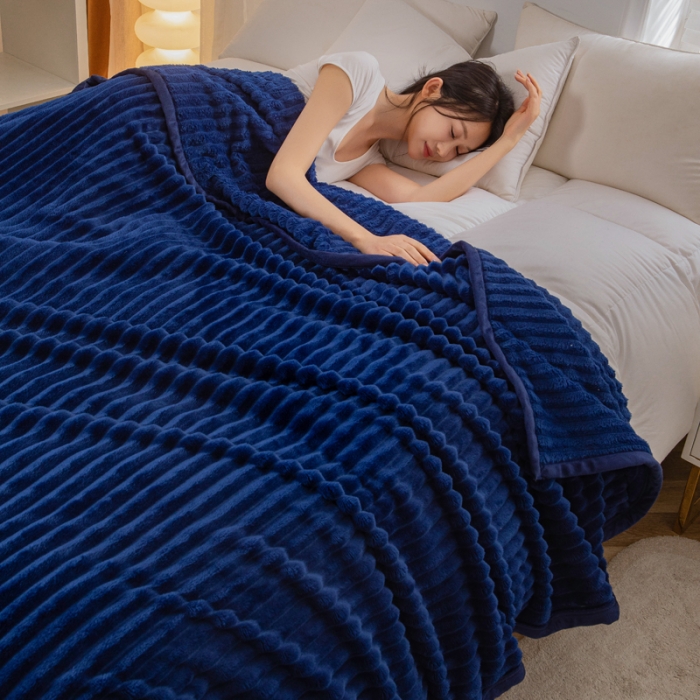 91家纺网 家纺一手货源 找家纺 卡琪曼 2023新款魔法绒毯子毛毯盖毯 深蓝