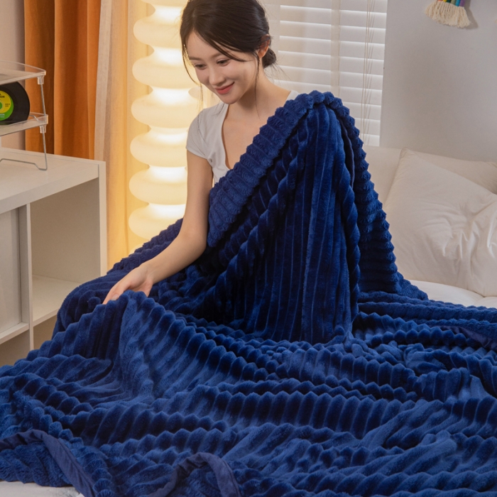 91家纺网 家纺一手货源 找家纺 卡琪曼 2023新款魔法绒毯子毛毯盖毯 深蓝