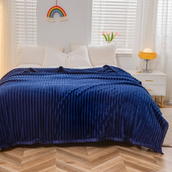 91家纺网 家纺一手货源 找家纺 卡琪曼 2023新款魔法绒毯子毛毯盖毯 深蓝