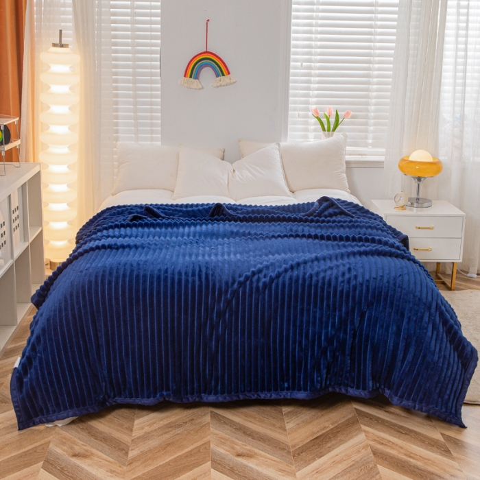 91家纺网 家纺一手货源 找家纺 卡琪曼 2023新款魔法绒毯子毛毯盖毯 深蓝