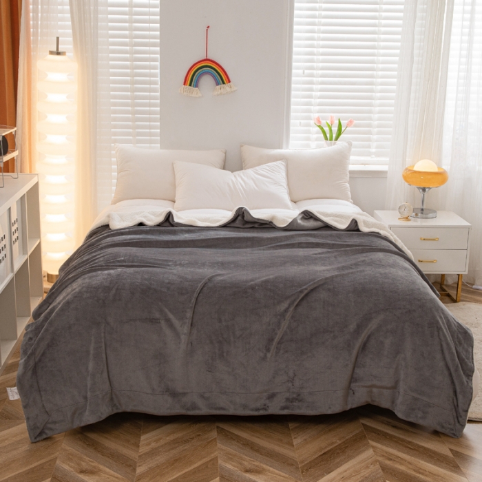 91家纺网 家纺一手货源 找家纺 卡琪曼 2022双面法兰绒羊羔绒毛毯办公室午睡盖毯子深灰（白羊羔绒）