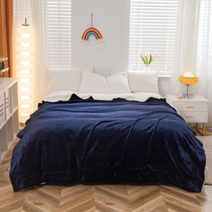 91家纺网 家纺一手货源 找家纺 卡琪曼 2022新双面法兰绒羊羔绒毛毯办公室午睡盖毯子深蓝（白羊羔绒）