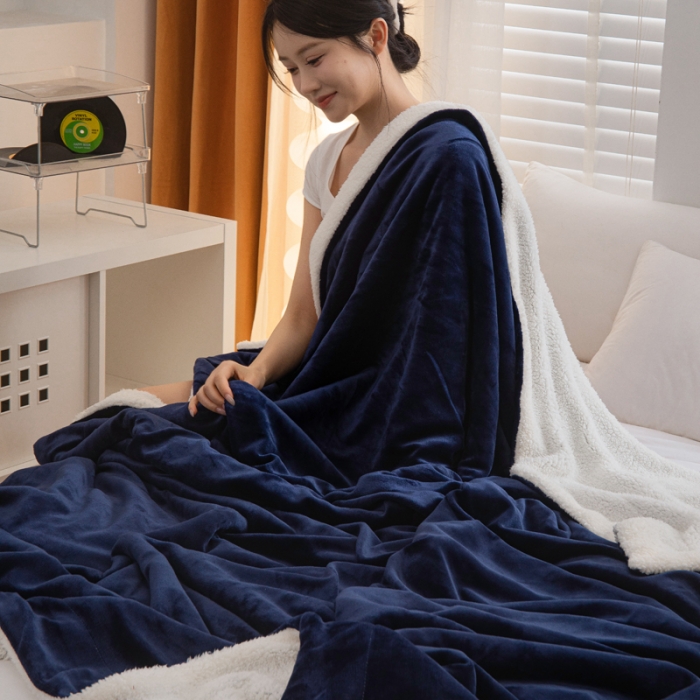 91家纺网 家纺一手货源 找家纺 卡琪曼 2022新双面法兰绒羊羔绒毛毯办公室午睡盖毯子深蓝（白羊羔绒）
