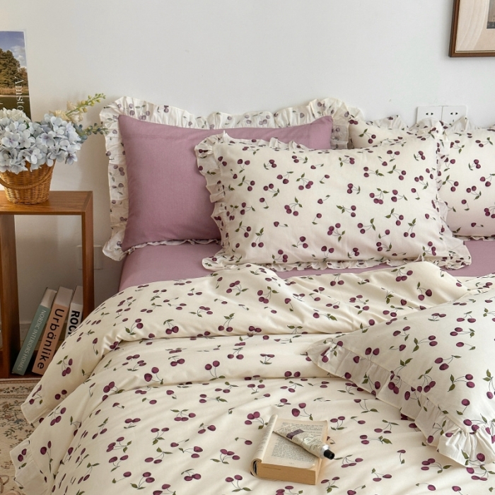 91家纺网 家纺一手货源 找家纺 棉生活 2025新款洛丽塔花边款全棉四件套 樱桃季-紫