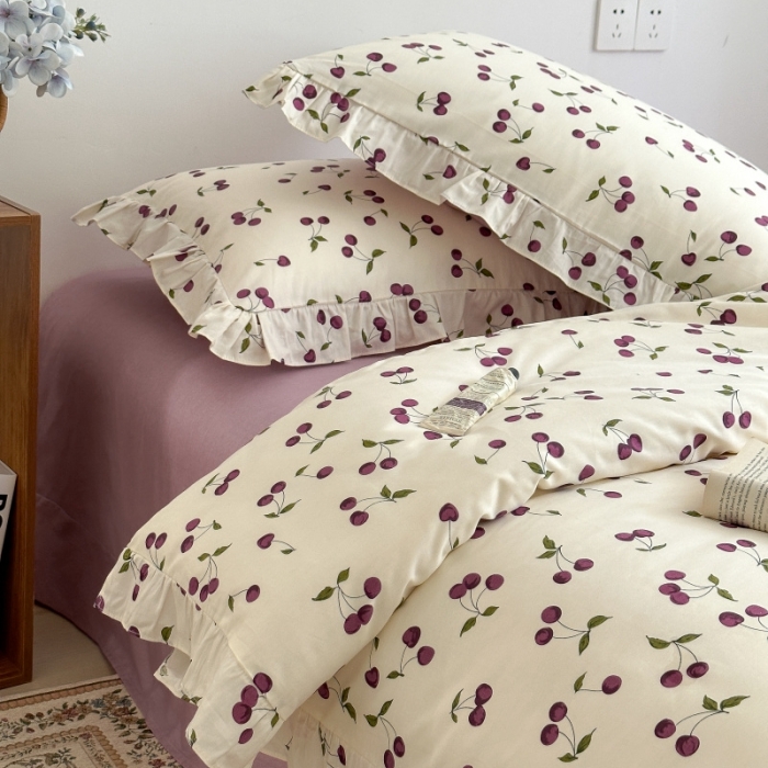 91家纺网 家纺一手货源 找家纺 棉生活 2025新款洛丽塔花边款全棉四件套 樱桃季-紫