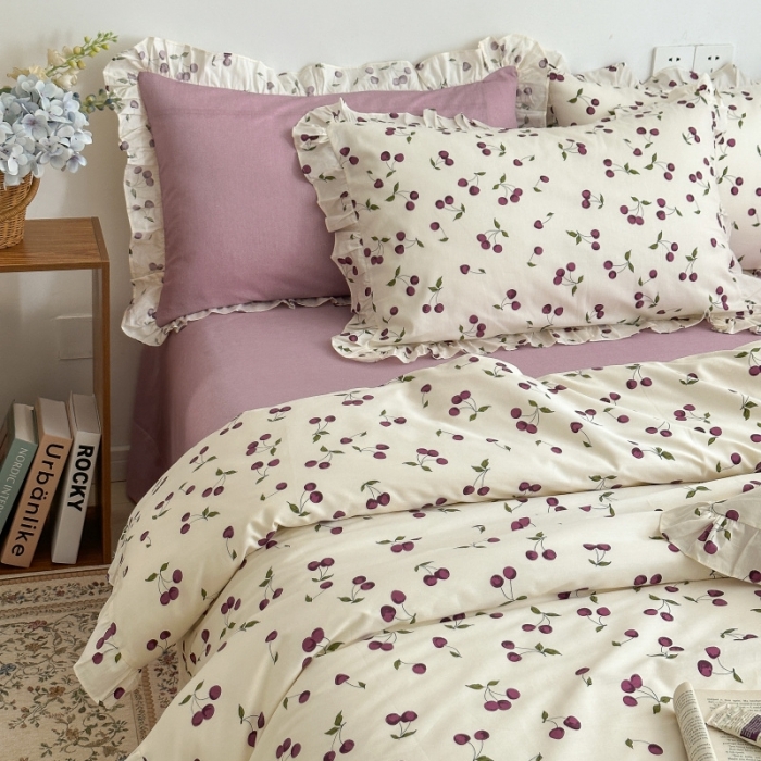 91家纺网 家纺一手货源 找家纺 棉生活 2025新款洛丽塔花边款全棉四件套 樱桃季-紫
