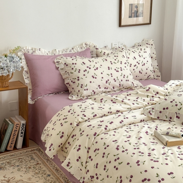 91家纺网 家纺一手货源 找家纺 棉生活 2025新款洛丽塔花边款全棉四件套 樱桃季-紫
