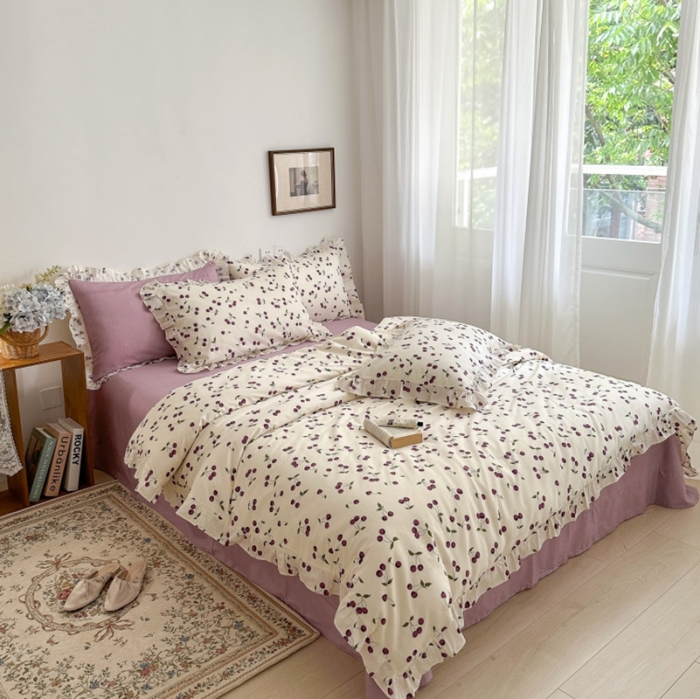 91家纺网 家纺一手货源 找家纺 棉生活 2025新款洛丽塔花边款全棉四件套 樱桃季-紫