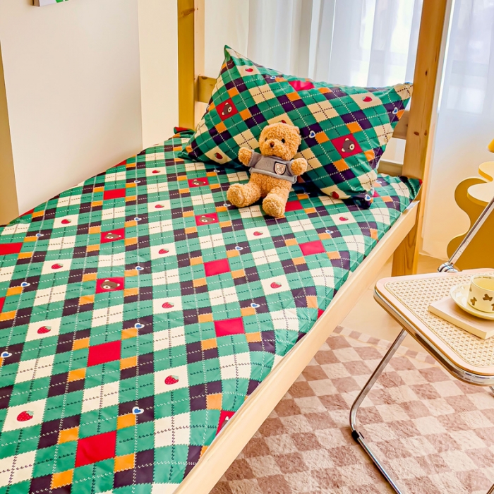 91家纺网 家纺一手货源 找家纺 金丝鸟 2023新款全棉加水晶绒棉加绒床垫套 菱格爱心熊