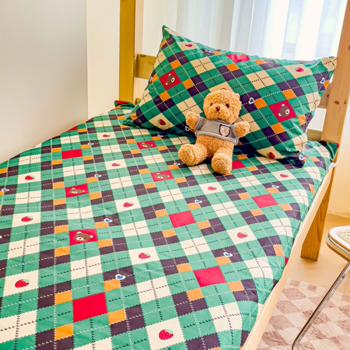 91家纺网 家纺一手货源 找家纺 金丝鸟 2023新款全棉加水晶绒棉加绒床垫套 菱格爱心熊