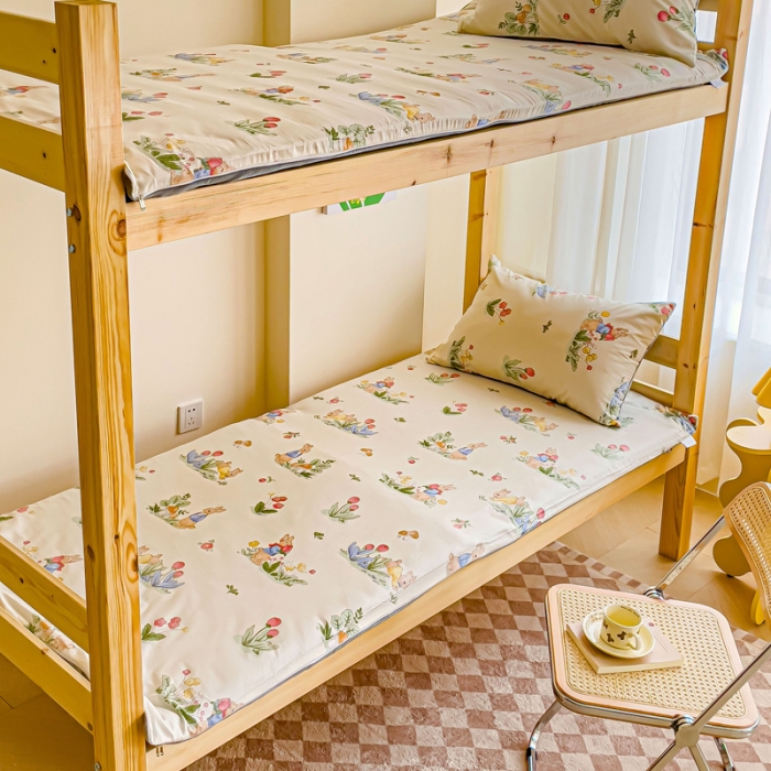 91家纺网 家纺一手货源 找家纺 金丝鸟 2023新款全棉加水晶绒棉加绒床垫套 温馨小兔