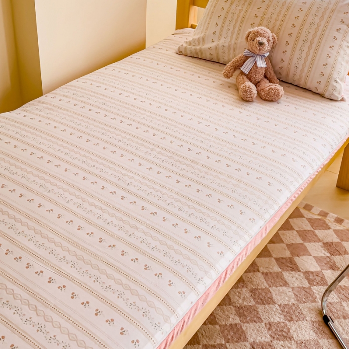 91家纺网 家纺一手货源 找家纺 金丝鸟 2023新款全棉加水晶绒棉加绒床垫套 烟雨枫间