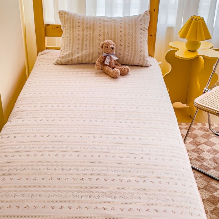 91家纺网 家纺一手货源 找家纺 金丝鸟 2023新款全棉加水晶绒棉加绒床垫套 烟雨枫间