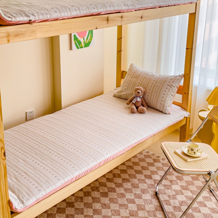 91家纺网 家纺一手货源 找家纺 金丝鸟 2023新款全棉加水晶绒棉加绒床垫套 烟雨枫间