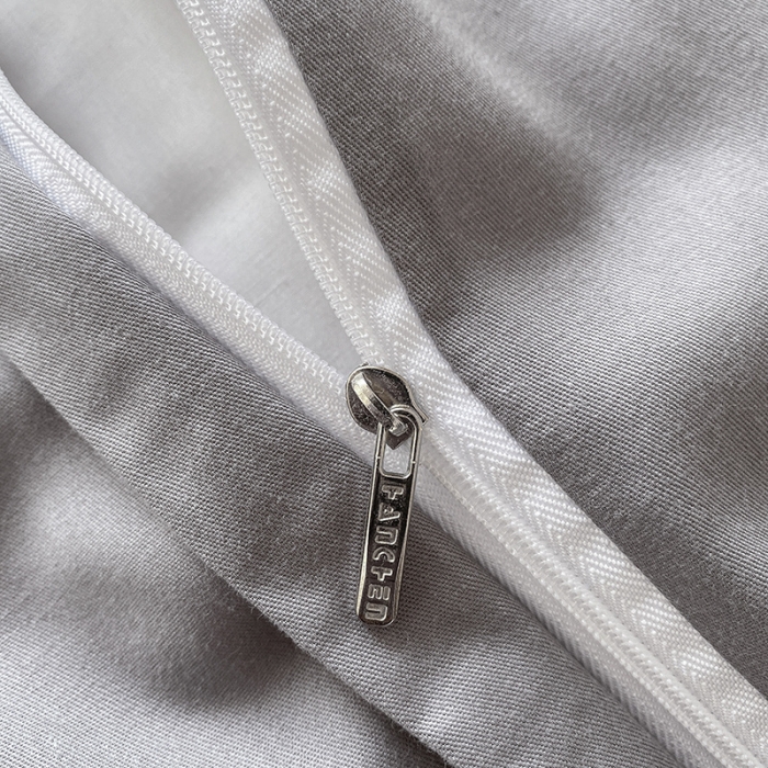 91家纺网 家纺一手货源 找家纺 涵宸家纺 2023新款全棉提花菲比系列四件套 菲比-高级灰