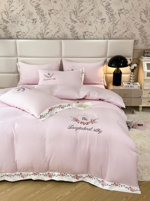 91家纺网 家纺一手货源 找家纺 易辰美 2024新款A类高克重水洗磨毛云柔棉刺绣四件套 少女粉