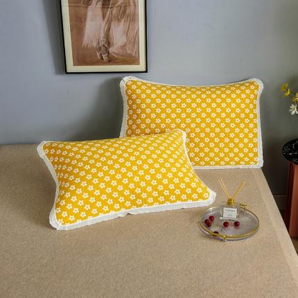 91家纺网 家纺一手货源 找家纺 棠薇 2023新款花边款全棉纱布枕巾 花边款 小菊黄