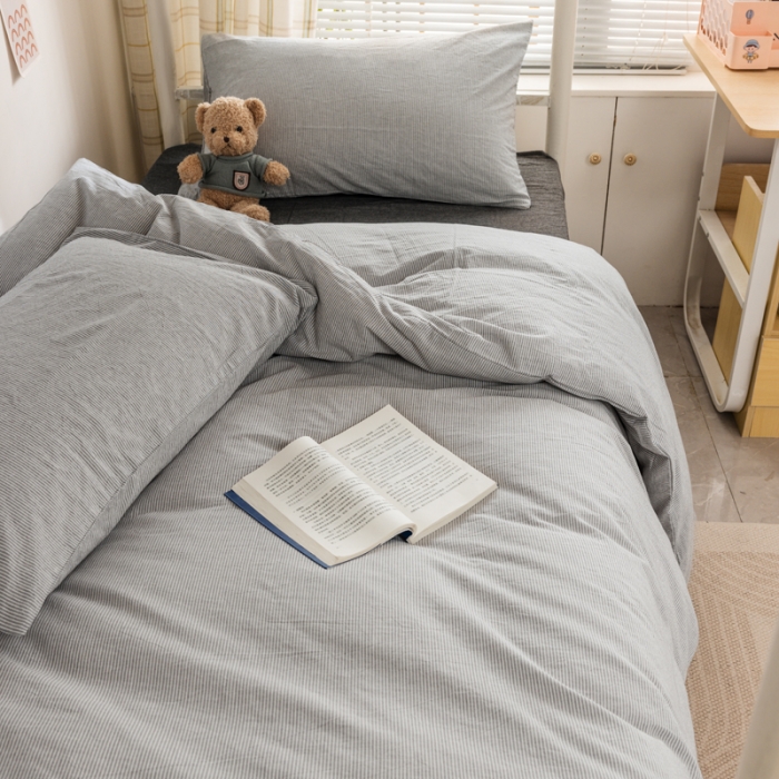 91家纺网 家纺一手货源 找家纺 柠萌 2025新款A类全棉色织水洗棉学生宿舍上下铺全棉三件套 灰极细条