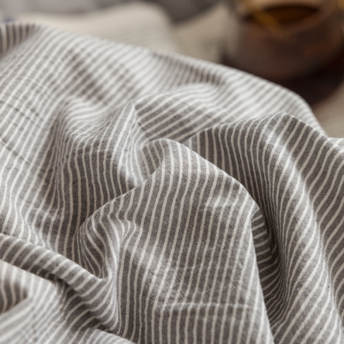 91家纺网 家纺一手货源 找家纺 柠萌 2025新款A类全棉色织水洗棉学生宿舍上下铺全棉三件套 灰极细条
