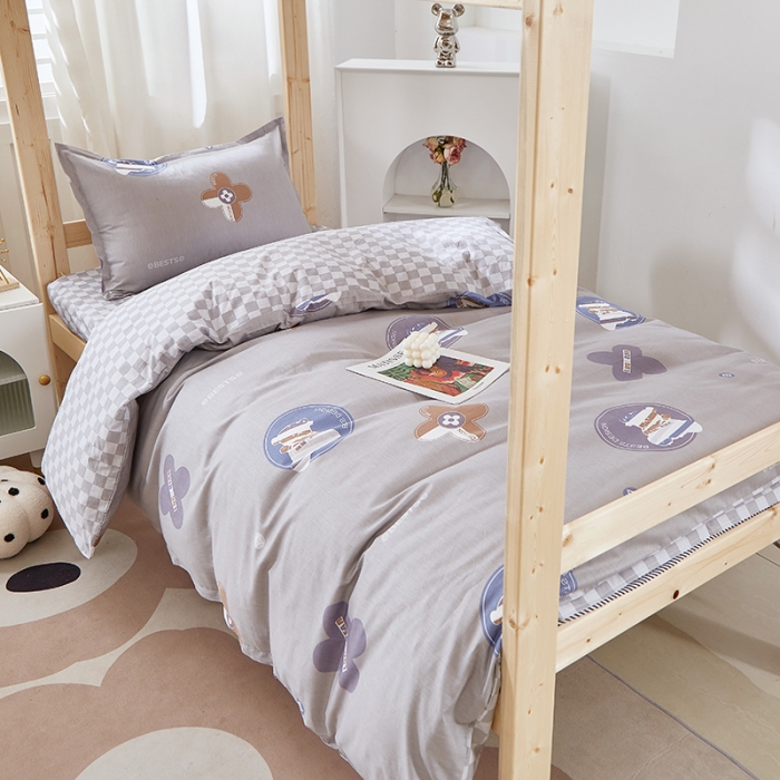 91家纺网 家纺一手货源 找家纺 晶缦家纺 2023新款全棉13372印花三件套 时尚熊 浅灰