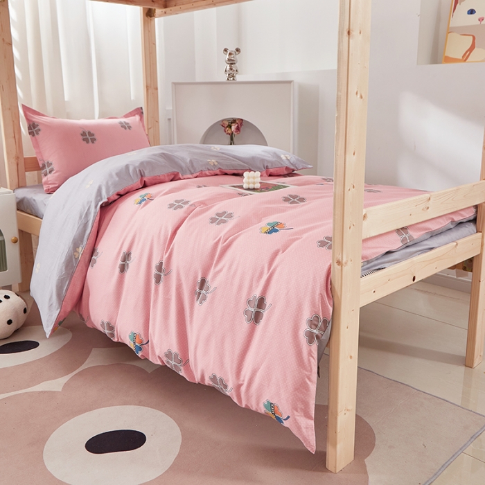 91家纺网 家纺一手货源 找家纺 晶缦家纺 2023新款全棉13372印花三件套 四叶草粉