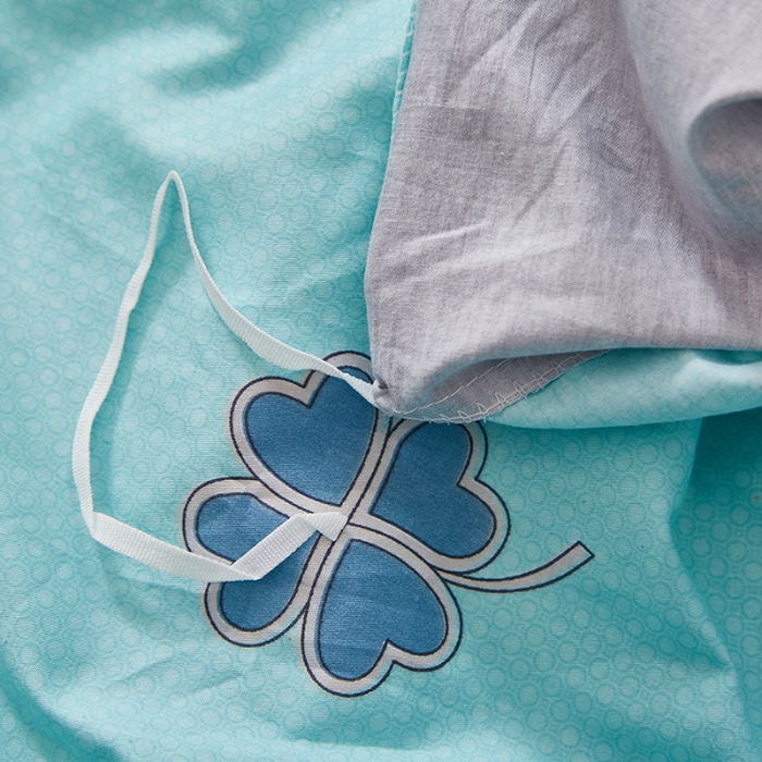 91家纺网 家纺一手货源 找家纺 晶缦家纺 2023新款全棉13372印花三件套 四叶草蓝