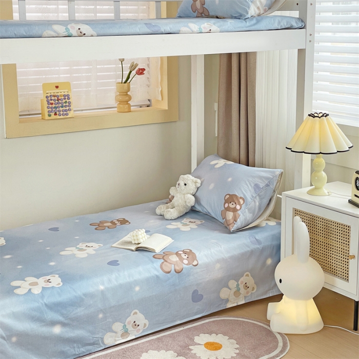 91家纺网 家纺一手货源 找家纺 名兮 2023新款全棉学生上下铺床单 抱抱熊