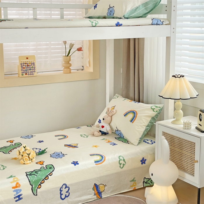 91家纺网 家纺一手货源 找家纺 名兮 2023新款全棉学生上下铺床单 恐龙游记