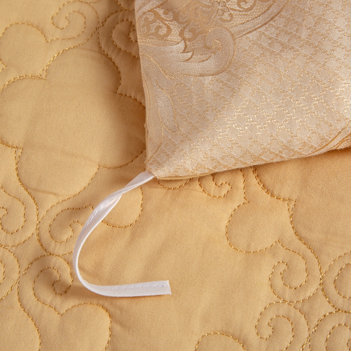 91家纺网 家纺一手货源 找家纺 福丽莱家纺  2023新款贡缎提花床裙四件套（夹棉）锦绣花开-金色