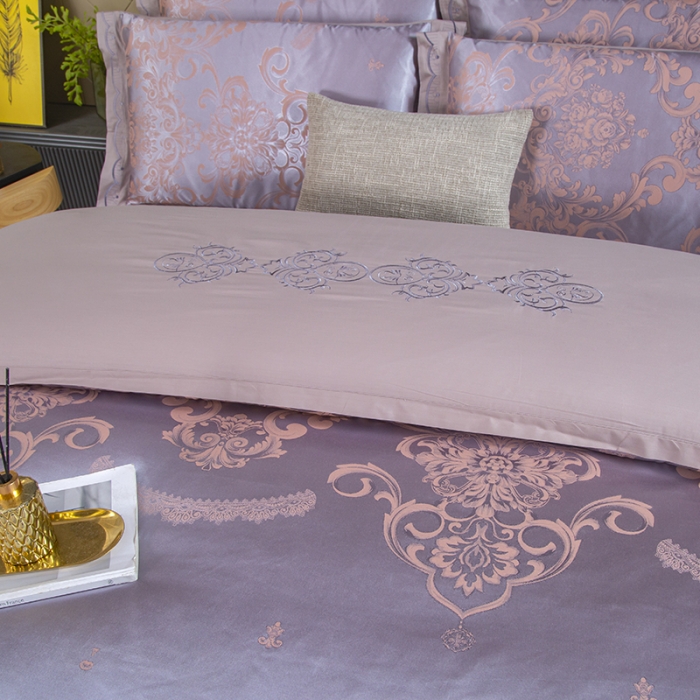 91家纺网 家纺一手货源 找家纺 福丽莱家纺  2023新款贡缎提花床裙四件套（夹棉）克里斯娜-银灰