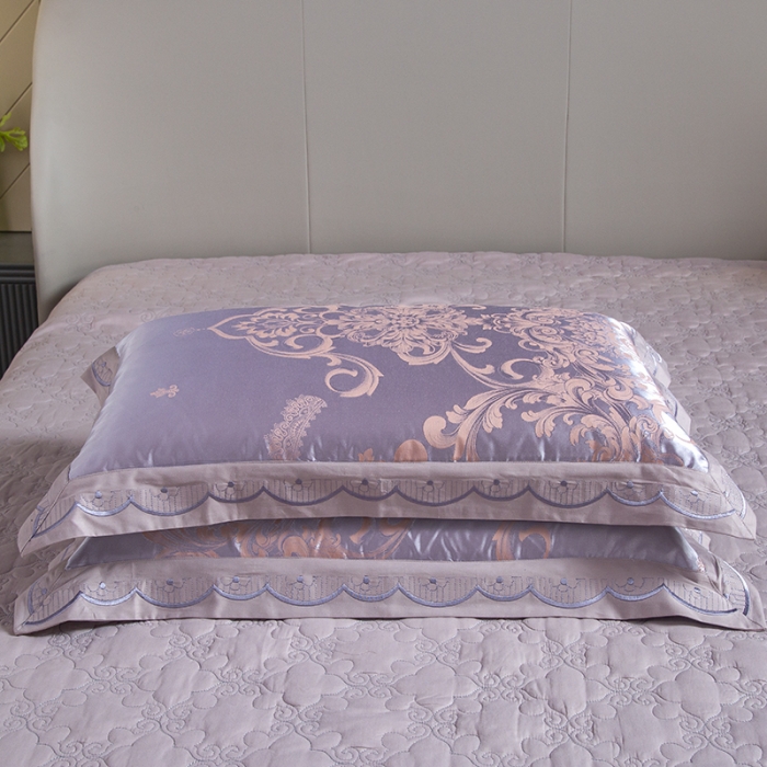 91家纺网 家纺一手货源 找家纺 福丽莱家纺  2023新款贡缎提花床裙四件套（夹棉）克里斯娜-银灰