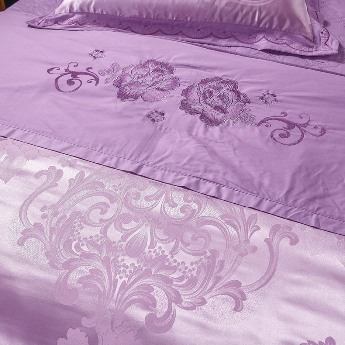 91家纺网 家纺一手货源 找家纺 福丽莱家纺  2023新款贡缎提花床裙四件套（夹棉）密语-雪青