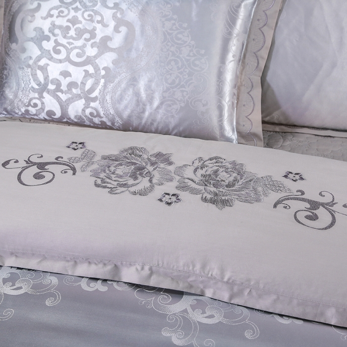 91家纺网 家纺一手货源 找家纺 福丽莱家纺  2023新款贡缎提花床裙四件套（夹棉）名门世家-银灰