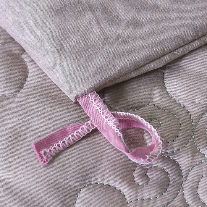 91家纺网 家纺一手货源 找家纺 福丽莱家纺  2023新款贡缎提花床裙四件套（夹棉）名门世家-银灰