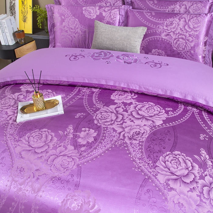 91家纺网 家纺一手货源 找家纺 福丽莱家纺  2023新款贡缎提花床裙四件套（夹棉）浓情花梦-雪青