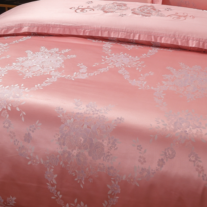 91家纺网 家纺一手货源 找家纺 福丽莱家纺  2023新款贡缎提花床裙四件套（夹棉）情梦花逸-粉玉