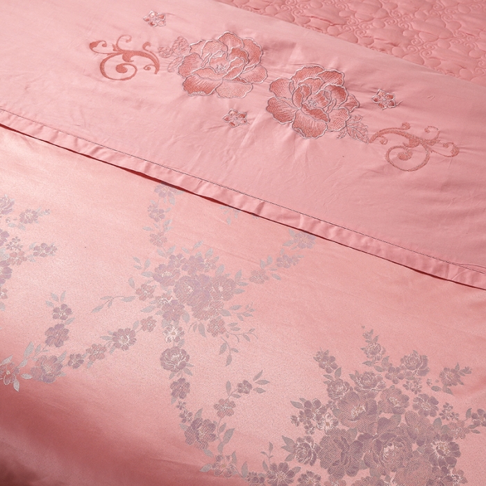 91家纺网 家纺一手货源 找家纺 福丽莱家纺  2023新款贡缎提花床裙四件套（夹棉）情梦花逸-粉玉