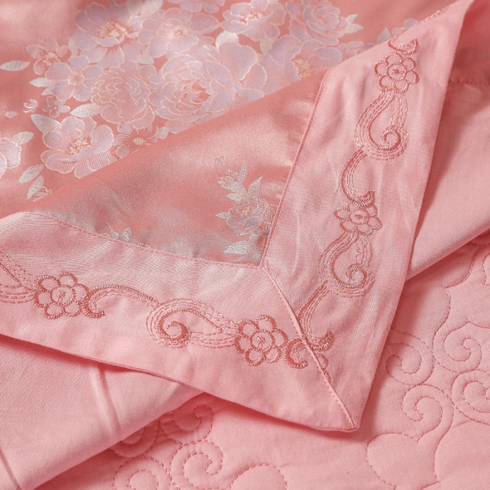 91家纺网 家纺一手货源 找家纺 福丽莱家纺  2023新款贡缎提花床裙四件套（夹棉）情梦花逸-粉玉