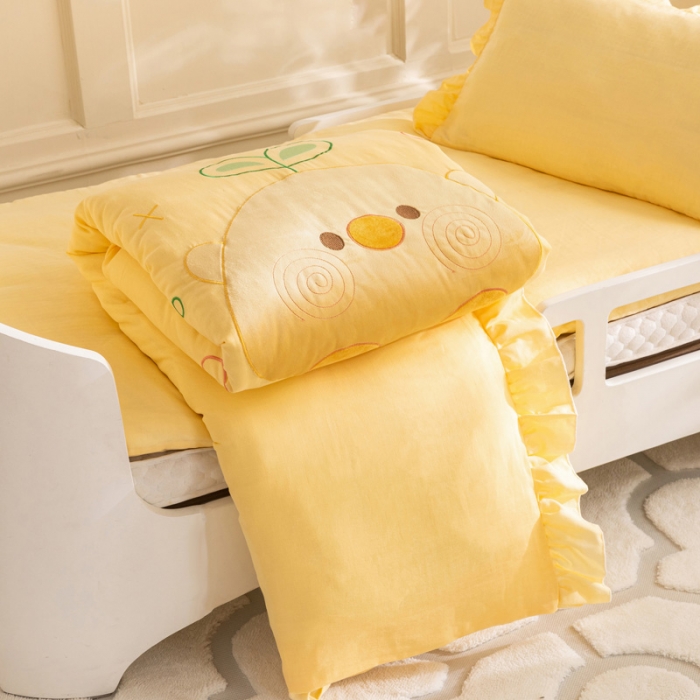 91家纺网 家纺一手货源 找家纺 喜多兔 2023新款纯棉双层纱绣花幼儿园三件套 黄色Q小鸡