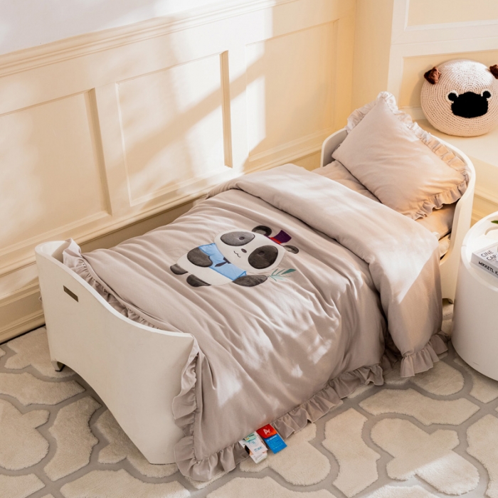 91家纺网 家纺一手货源 找家纺 喜多兔 2023新款纯棉双层纱绣花幼儿园三件套 灰色萌熊猫