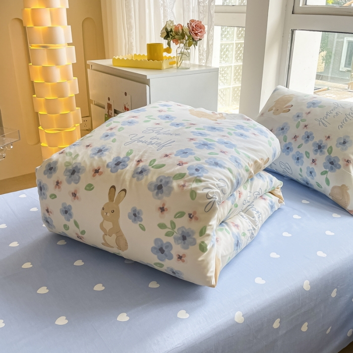 91家纺网 家纺一手货源 找家纺 蓝邻 2023新款学生季全棉三件套四件套-印花系列 蓝茵兔