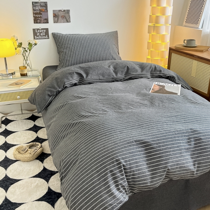 91家纺网 家纺一手货源 找家纺 蓝邻 2023新款学生季全棉色织水洗棉三件套四件套 灰细条