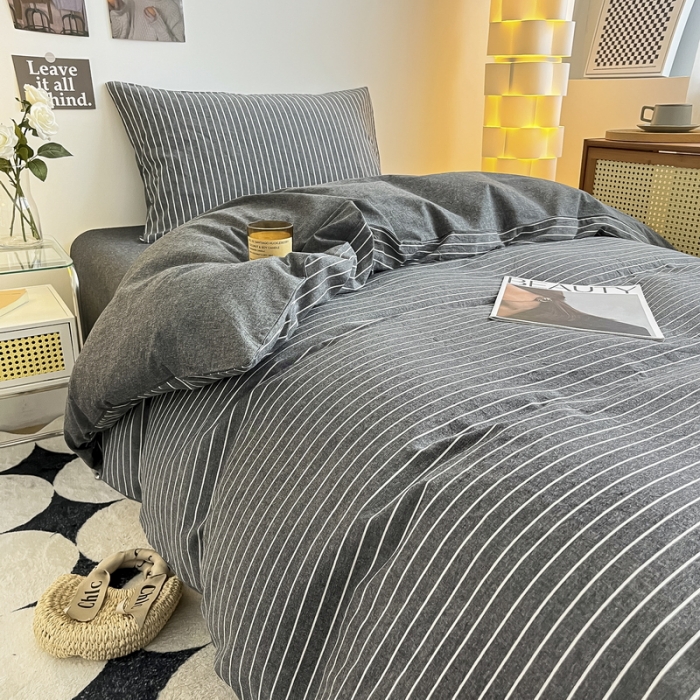 91家纺网 家纺一手货源 找家纺 蓝邻 2023新款学生季全棉色织水洗棉三件套四件套 灰细条