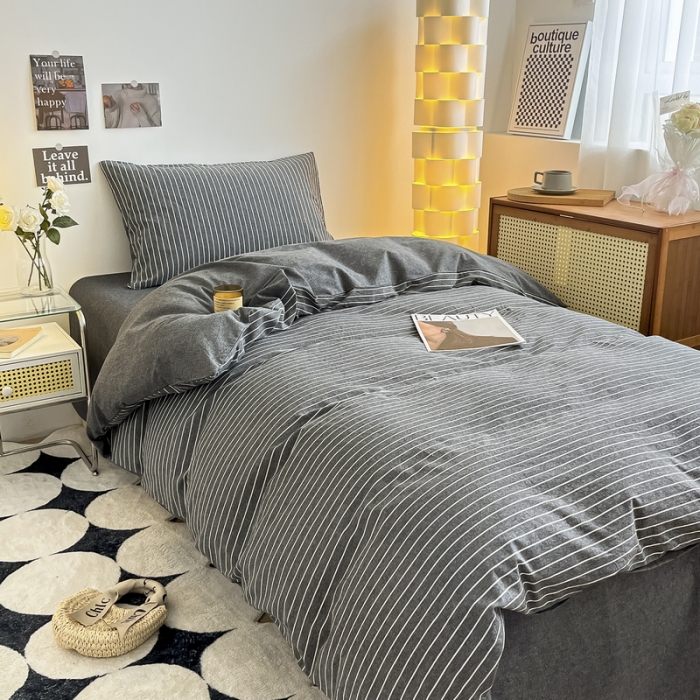 91家纺网 家纺一手货源 找家纺 蓝邻 2023新款学生季全棉色织水洗棉三件套四件套 灰细条