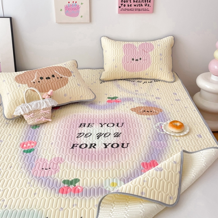 91家纺网 家纺一手货源 找家纺 顾里家纺 2023新款凉席豆豆夏被套件 爱心兔熊