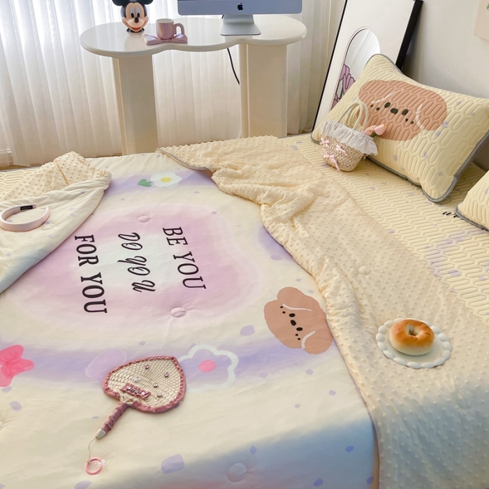 91家纺网 家纺一手货源 找家纺 顾里家纺 2023新款凉席豆豆夏被套件 爱心兔熊