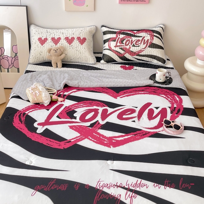 91家纺网 家纺一手货源 找家纺 顾里家纺 2023新款凉席豆豆夏被套件 斑马爱心