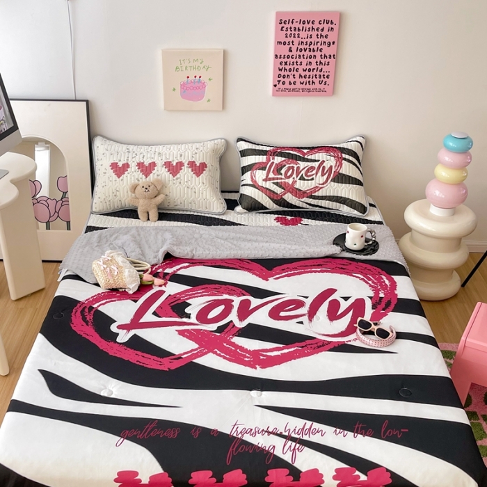 91家纺网 家纺一手货源 找家纺 顾里家纺 2023新款凉席豆豆夏被套件 斑马爱心